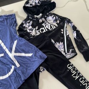Calvin Klein outfit- leggings, T-shirt and long sleeve shirt